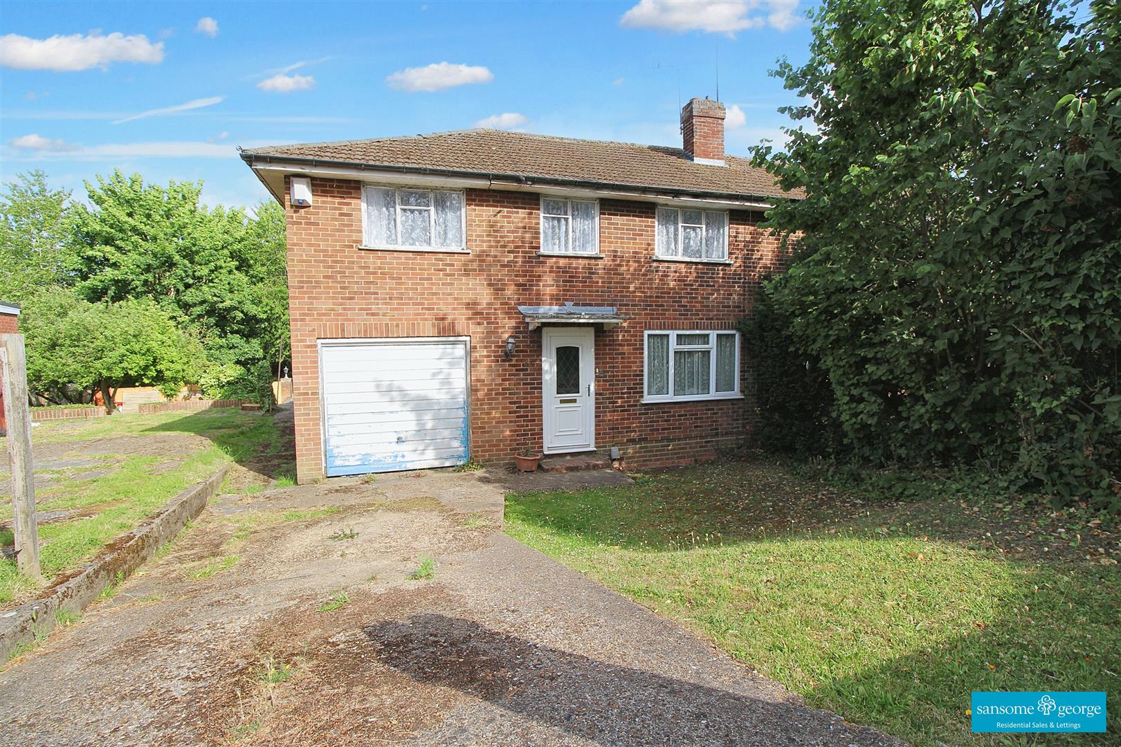 3 bed property in St. Saviours Road, Reading